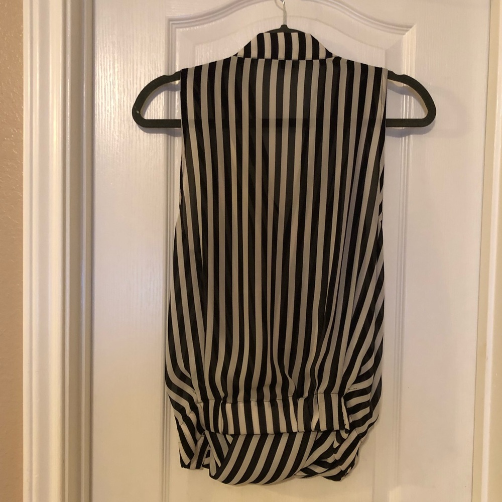 Forever 21 Striped Sleeveless Top - Picture 2 of 8